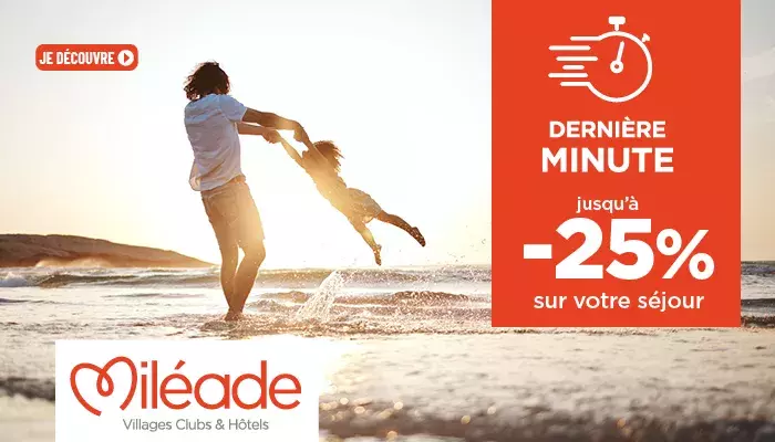 père joue avec sa fille à la plage avec encart Mileade