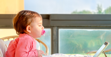 enfants, pas d'écran avant 3 ans