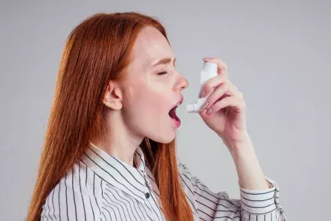 Asthme : l'importance de continuer son traitement